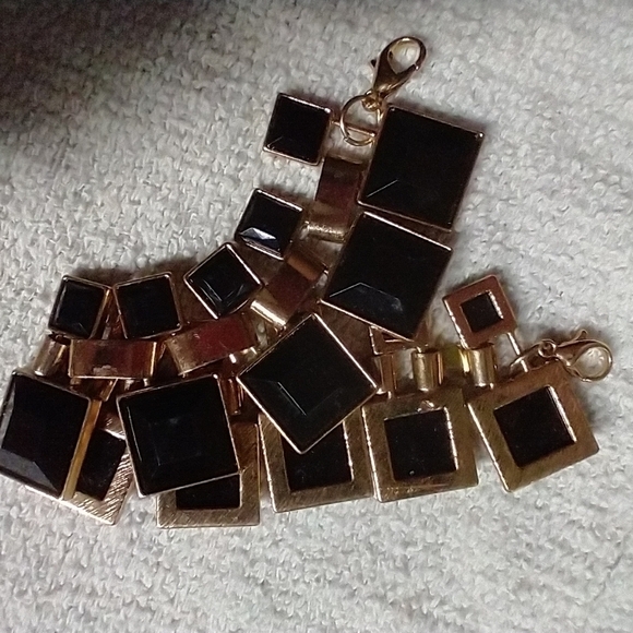 Goldtone black square bracelet - Picture 1 of 3